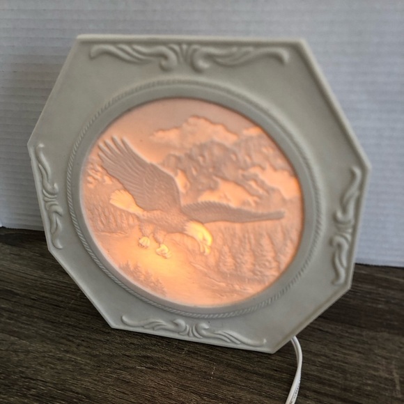 Vtg David Failing White Octagonal Lithophane with Eagle Design - Picture 3 of 13